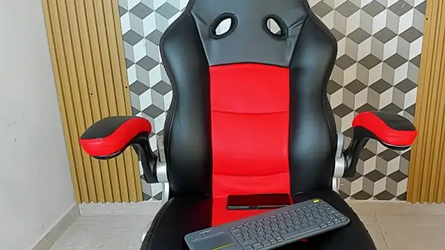 Snapshot of alice__brow chatting on 21, 10, 2025 alice brow online show from 21, 10, 2025