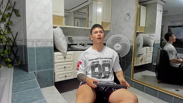 Thomas moon online show from 11, 9, 2025