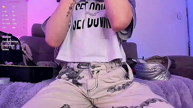 Snapshot of SebastianHilton chatting on 8, 3, 2026 SebastianHilton online show from 8, 3, 2026