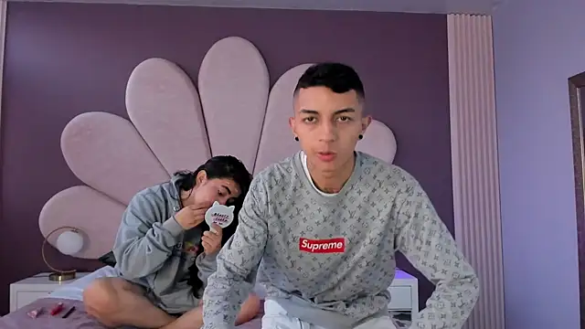 NickandAbby  online show from 24, 10, 2025