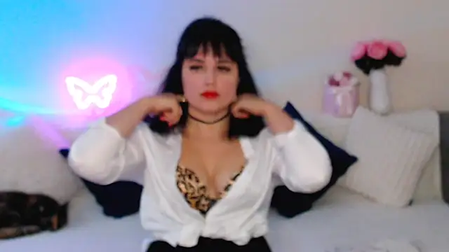 Bella Hillss online show from 4, 10, 2025