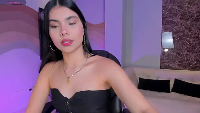 MiaLaurence online show from 29, 11, 2025