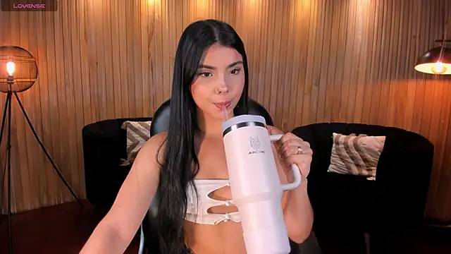 MiaLaurence online show from 1, 5, 2026