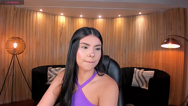 MiaLaurence online show from 2, 5, 2026