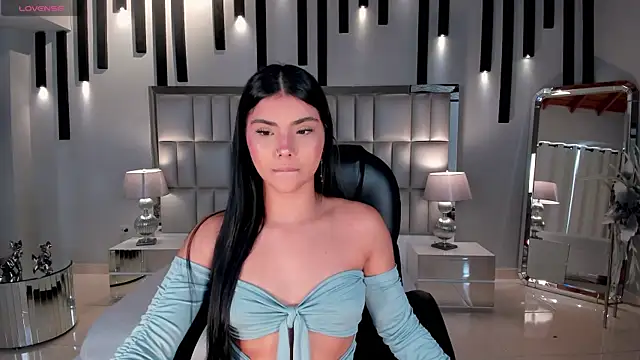 Snapshot of MiaLaurence chatting on 24, 6, 2026 MiaLaurence online show from 24, 6, 2026