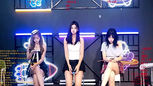 Snapshot of EYgirl222 chatting on 30, 9, 2025 EYgirl222 online show from 30, 9, 2025