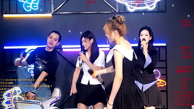 Snapshot of EYgirl222 chatting on 7, 10, 2025 EYgirl222 online show from 7, 10, 2025