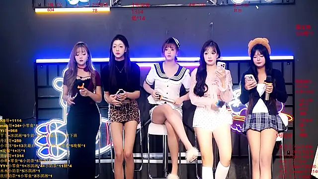 Snapshot of EYgirl222 chatting on 12, 10, 2025 EYgirl222 online show from 12, 10, 2025