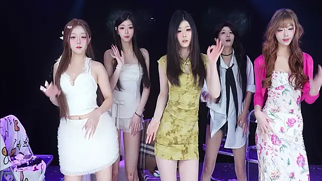 Snapshot of EYgirl222 chatting on 18, 3, 2026 EYgirl222 online show from 18, 3, 2026