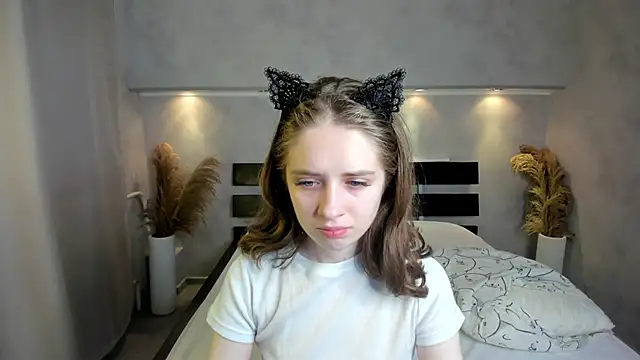 Snapshot of Camilla_Kelly chatting on 8, 10, 2025 Camilla Kelly online show from 8, 10, 2025