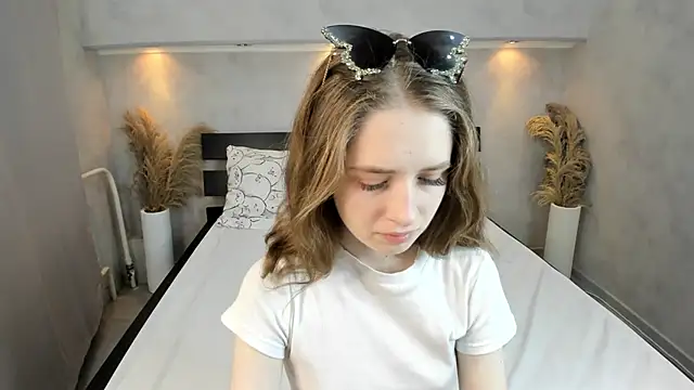 Snapshot of Camilla_Kelly chatting on 24, 10, 2025 Camilla Kelly online show from 24, 10, 2025