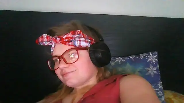 Snapshot of Moonolighta chatting on 28, 10, 2025 Moonolighta online show from 28, 10, 2025