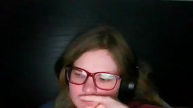 Snapshot of Moonolighta chatting on 19, 11, 2025 Moonolighta online show from 19, 11, 2025