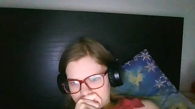 Snapshot of Moonolighta chatting on 3, 12, 2025 Moonolighta online show from 3, 12, 2025