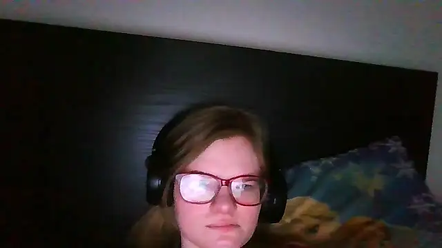 Snapshot of Moonolighta chatting on 4, 12, 2025 Moonolighta online show from 4, 12, 2025