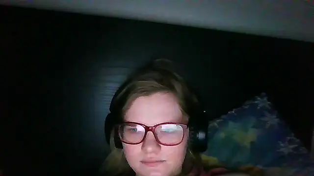 Snapshot of Moonolighta chatting on 5, 12, 2025 Moonolighta online show from 5, 12, 2025