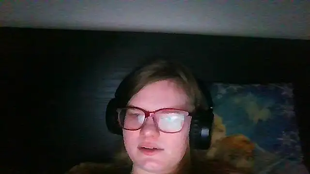 Snapshot of Moonolighta chatting on 15, 12, 2025 Moonolighta online show from 15, 12, 2025