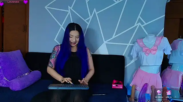 karlamoon23 online show from 3, 7, 2026