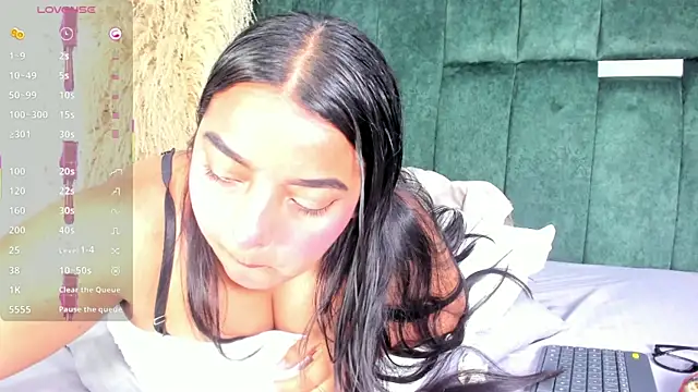 Chloe jackson25 online show from 10, 7, 2026