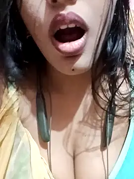 Snapshot of kaviyaponnu0987 chatting on 10, 10, 2025 kaviyaponnu0987 online show from 10, 10, 2025