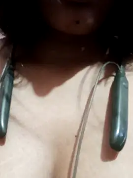 Snapshot of kaviyaponnu0987 chatting on 2, 11, 2025 kaviyaponnu0987 online show from 2, 11, 2025