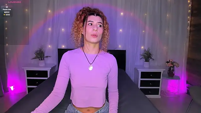 Snapshot of Evolet_Bee chatting on 16, 9, 2025 Evolet Bee online show from 16, 9, 2025