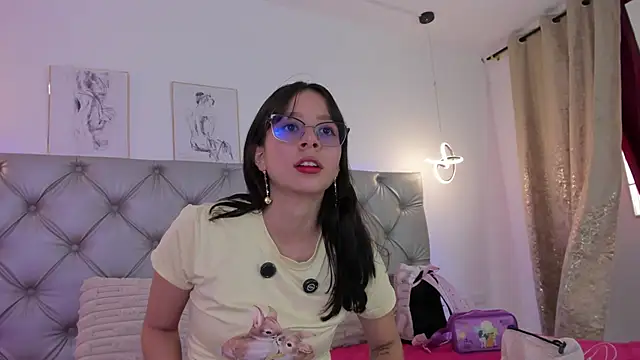 Naughty Couple83 online show from 1, 5, 2026
