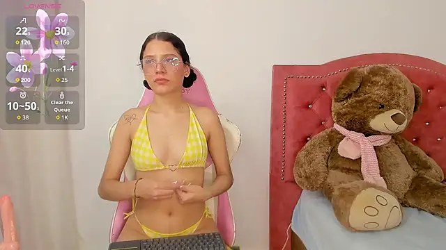 Snapshot of Nataly_evans18 chatting on 12, 9, 2025 Nataly evans18 online show from 12, 9, 2025