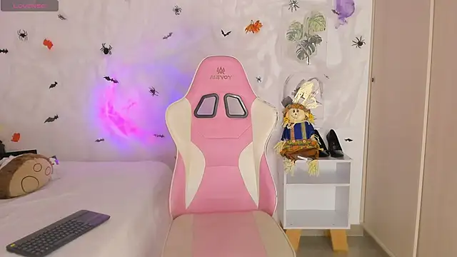 Snapshot of Nataly_evans18 chatting on 12, 10, 2025 Nataly evans18 online show from 12, 10, 2025