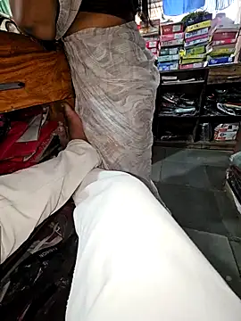 Snapshot of indianhotwife639 chatting on 15, 10, 2025 indianhotwife639 online show from 15, 10, 2025