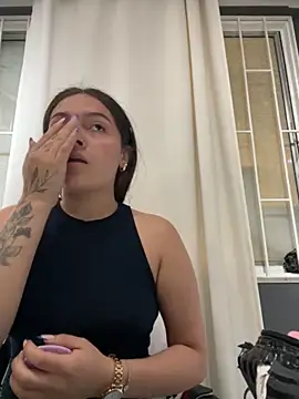 Alyha Cortes online show from 4, 11, 2025