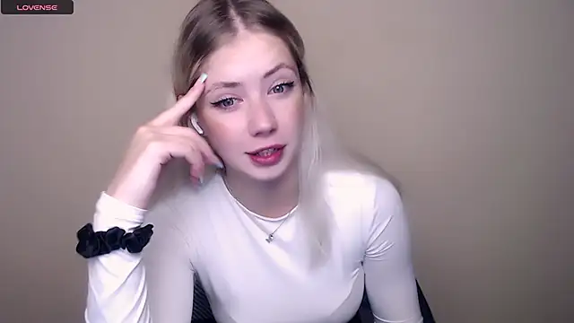 AliceHotty  online show from 12, 9, 2025