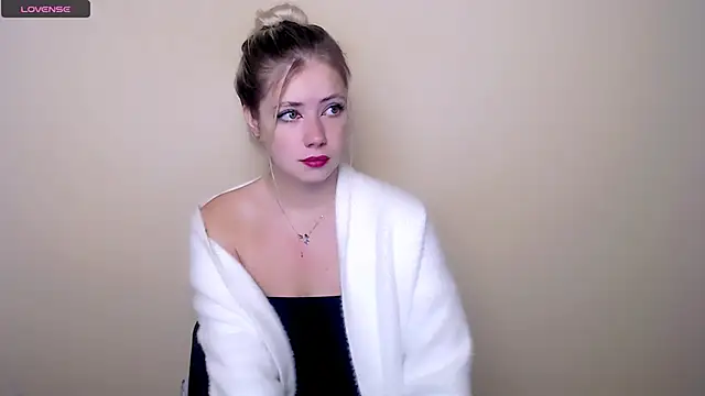 AliceHotty  online show from 18, 9, 2025