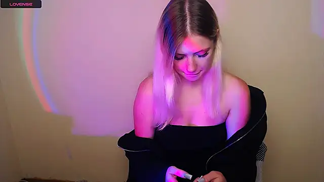 AliceHotty  online show from 13, 10, 2025