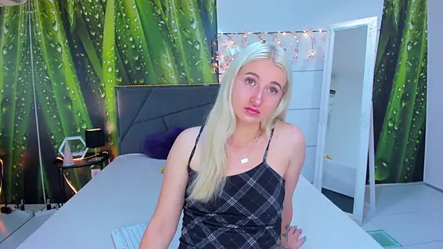 HollyTailors online show from 30, 9, 2025