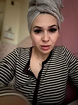 iSelena online show from 10, 11, 2025