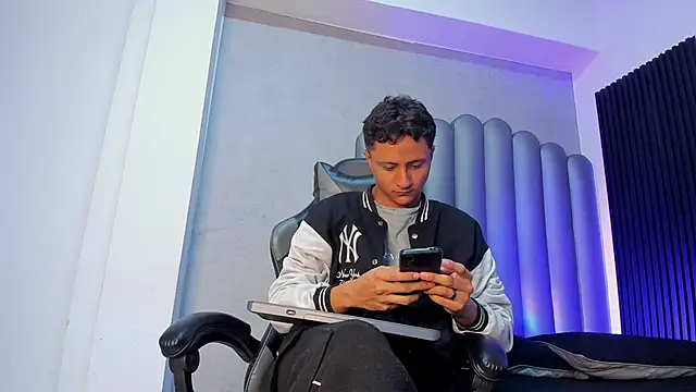  Leohot  online show from 5, 11, 2025