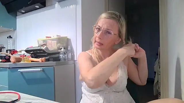 Snapshot of Sweetmurrr chatting on 3, 8, 2026 Sweetmurrr online show from 3, 8, 2026