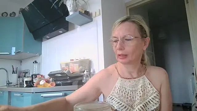 Snapshot of Sweetmurrr chatting on 6, 8, 2026 Sweetmurrr online show from 6, 8, 2026