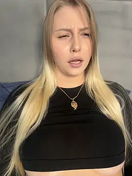 Snapshot of Amy_mit chatting on 4, 4, 2026 Amy mit online show from 4, 4, 2026