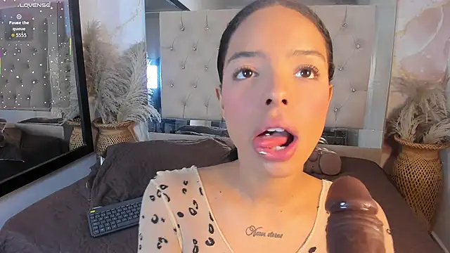 Luna Tylor online show from 13, 11, 2025