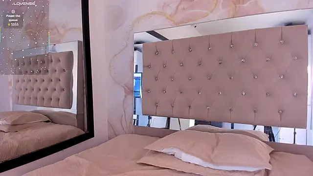 Luna Tylor online show from 7, 3, 2026