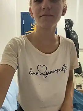 Snapshot of Bruna551 chatting on 4, 10, 2025 Bruna551 online show from 4, 10, 2025