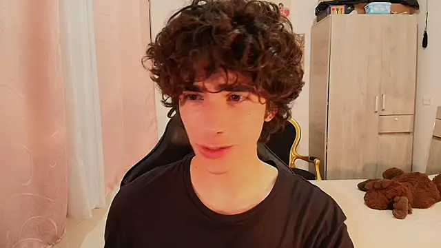 Snapshot of Nude_Boy18 chatting on 25, 10, 2025 Nude Boy18 online show from 25, 10, 2025