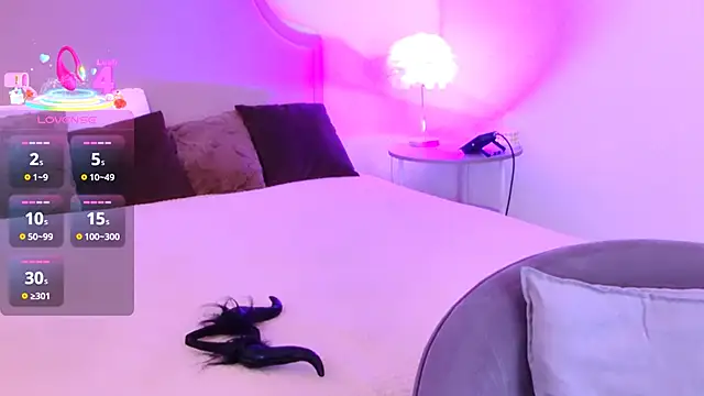 VelvetVixenCute online show from 25, 10, 2025