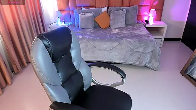 Snapshot of Catti_Brie chatting on 7, 11, 2025 Catti Brie online show from 7, 11, 2025