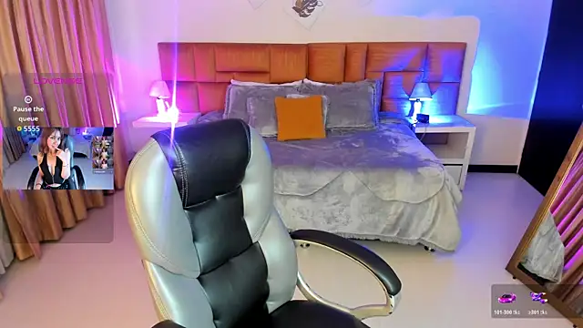 Snapshot of Catti_Brie chatting on 15, 11, 2025 Catti Brie online show from 15, 11, 2025