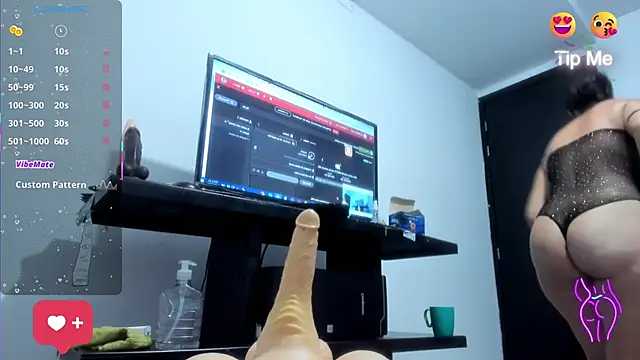 Alicia Whitee online show from 14, 10, 2025