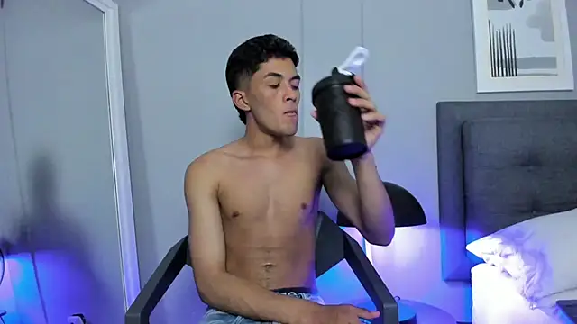 Snapshot of Tylerffoxx chatting on 1, 11, 2025 Tylerffoxx online show from 1, 11, 2025