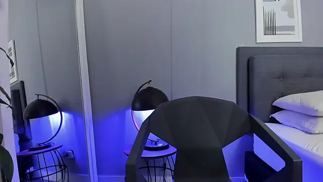 Snapshot of Tylerffoxx chatting on 4, 11, 2025 Tylerffoxx online show from 4, 11, 2025